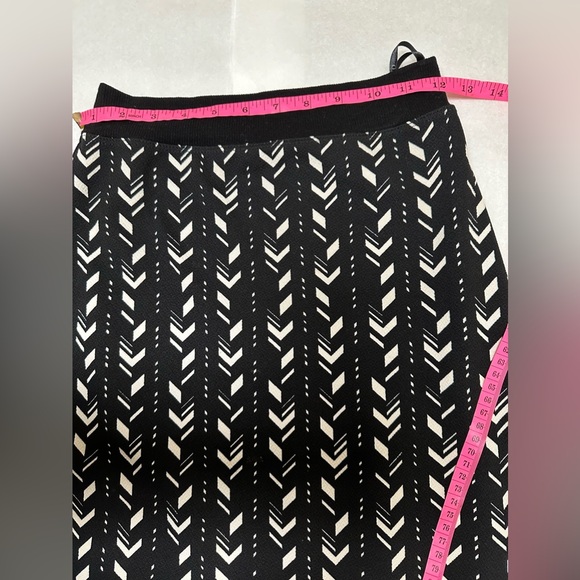 Pressly Two Piece Set in Black Chevron
Black Halo🪻 - Picture 13 of 16